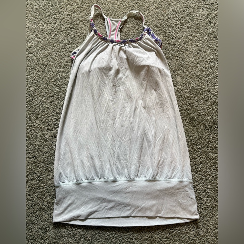 Lululemon Tank Top Womens Size 6 Built In Bra Light Gray Athleisure Athletic